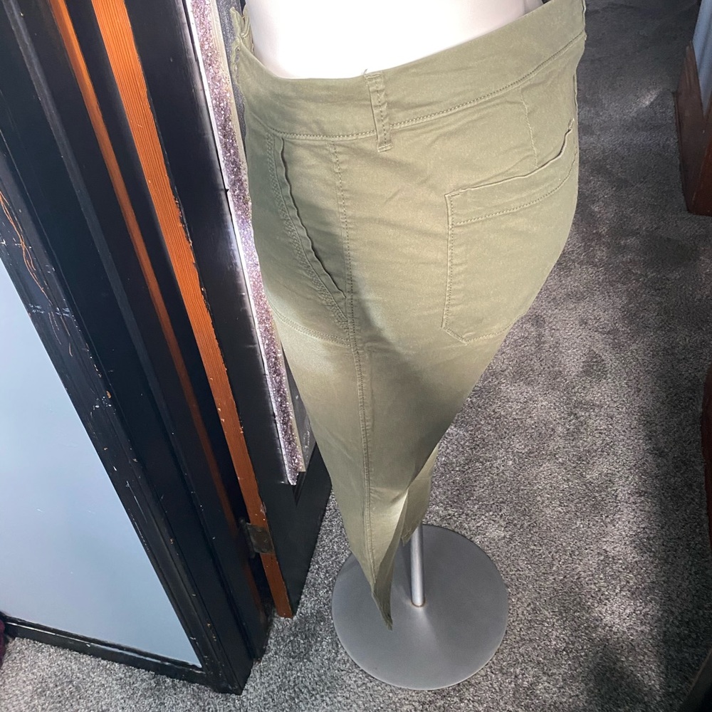 Capris - Picture 3 of 3